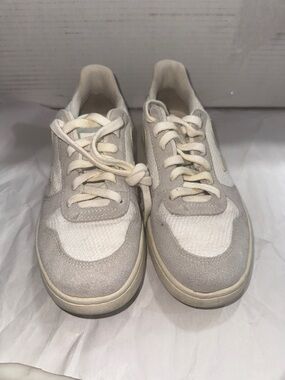 Veja Off-White and Light Gray Low-Top Sneakers